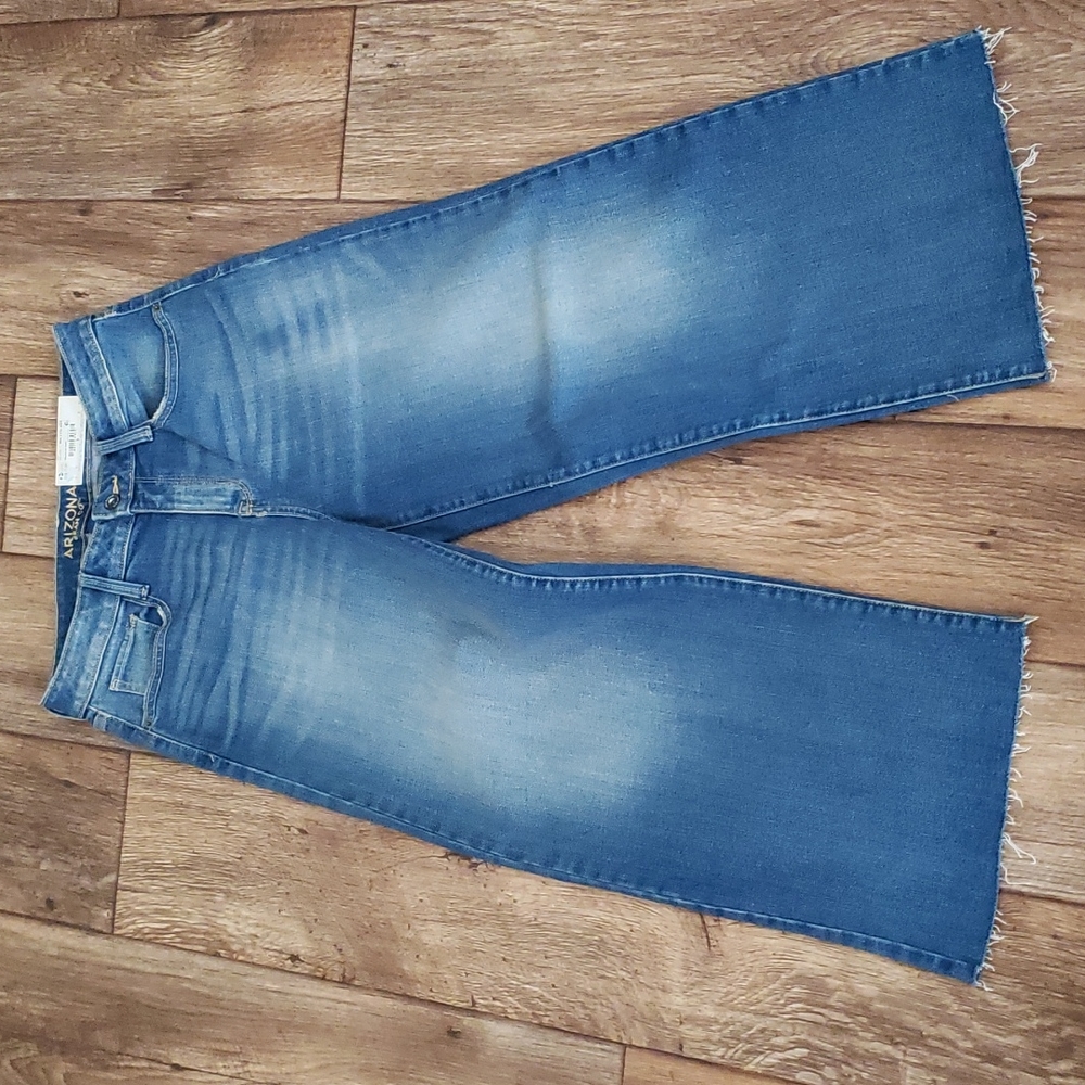 New w tags! Arizona Hi Rise Wide Leg Crop Size 9